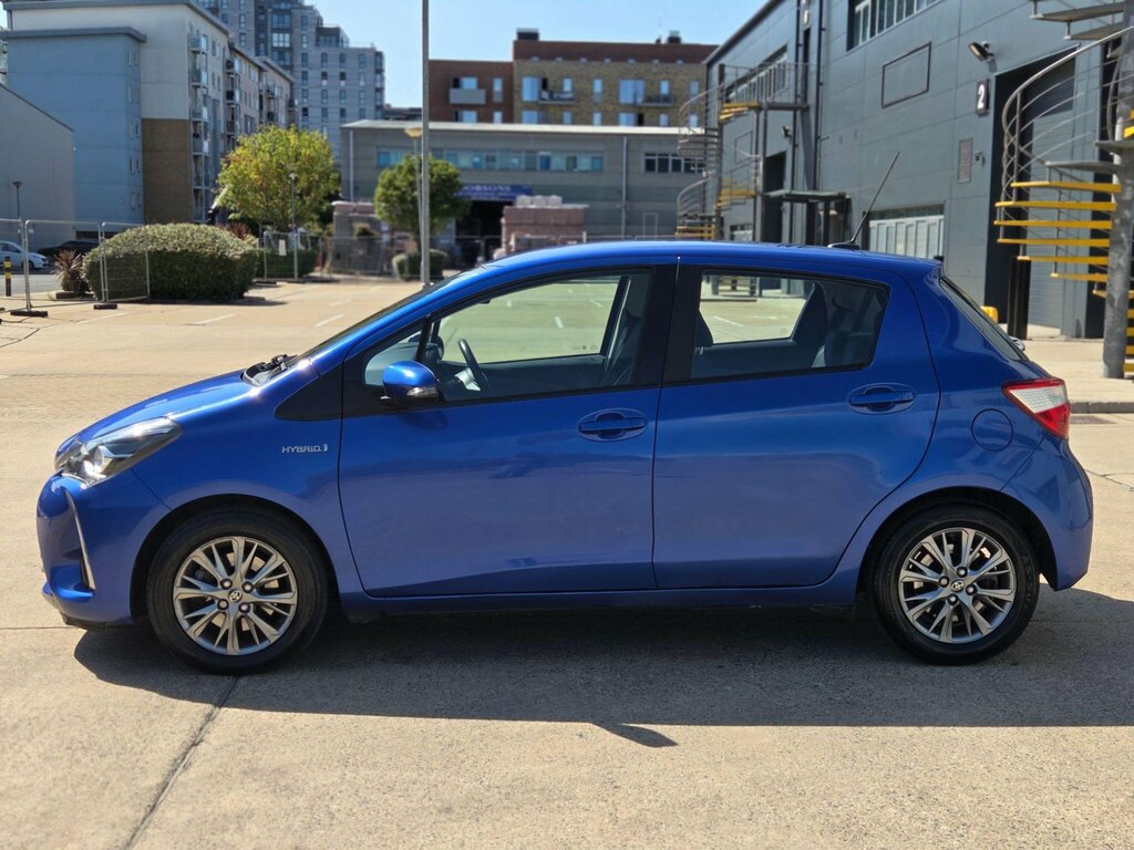 Toyota Yaris Design Red #15