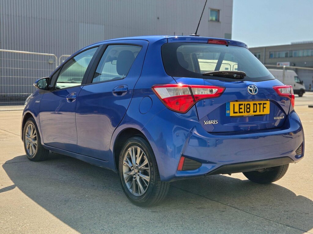 Toyota Yaris Design Red #14
