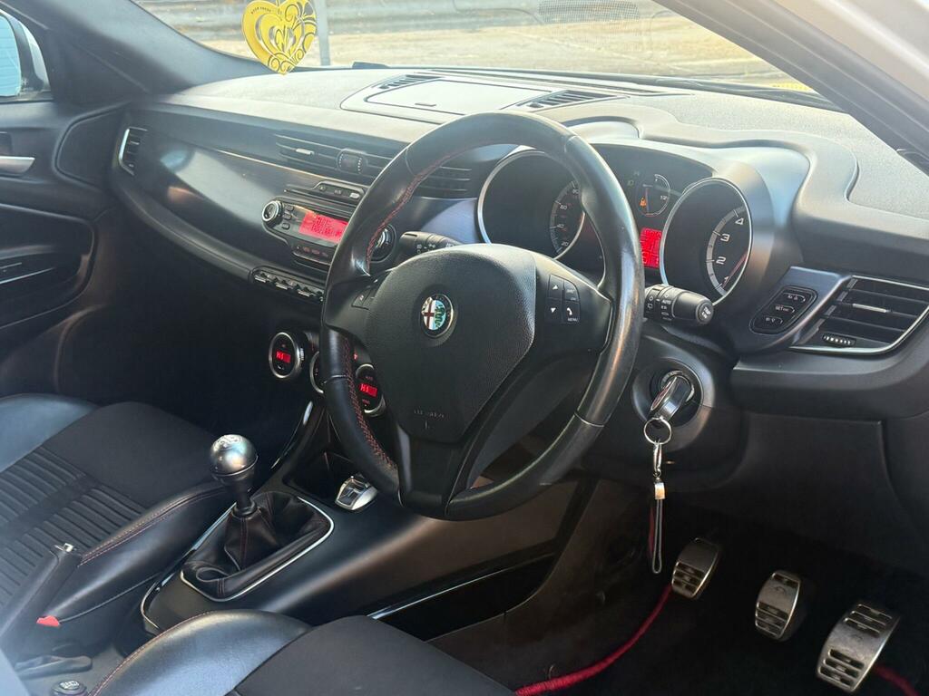 Alfa Romeo Giulietta 1750 Tbi Cloverleaf Euro 5 White #4