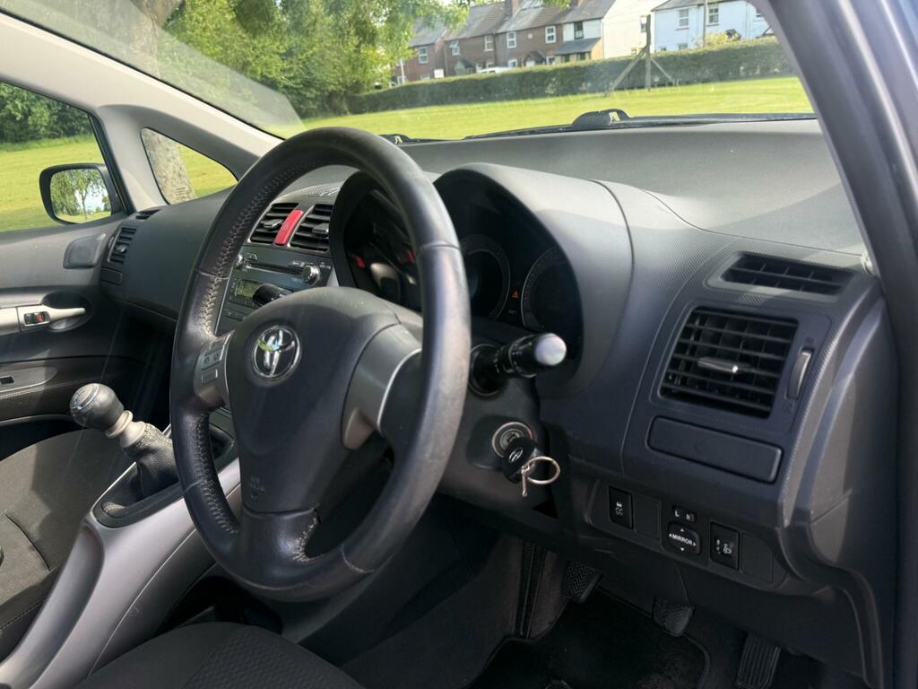 Toyota Auris 1.33 Dual Vvti Tr 35,000 Miles Just Had Major Black #13
