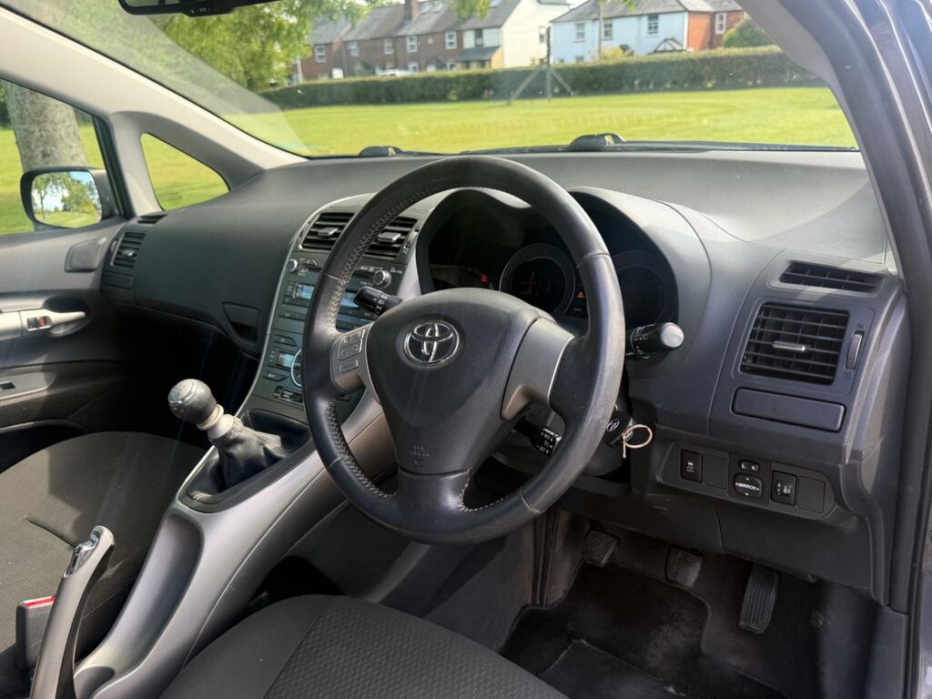 Toyota Auris 1.33 Dual Vvti Tr 35,000 Miles Just Had Major Black #2