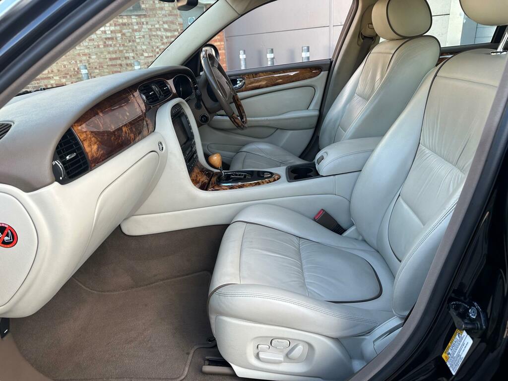 Jaguar XJ 2.7 Tdvi Executive Saloon Silver #17