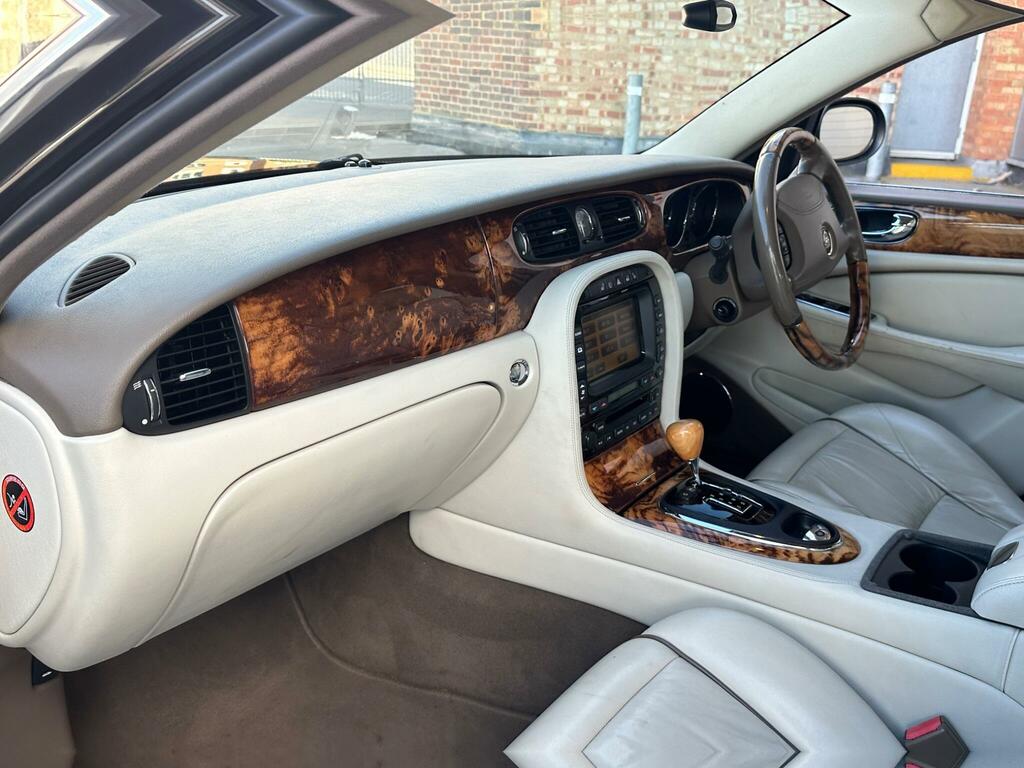 Jaguar XJ Executive Black #15
