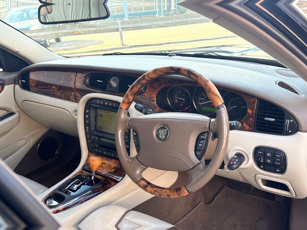 Jaguar XJ Executive Black #9