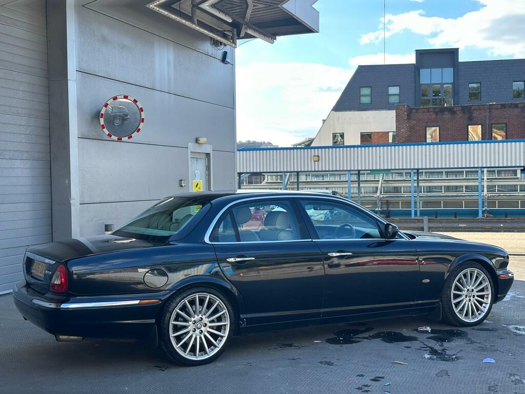 Jaguar XJ Executive Black #13
