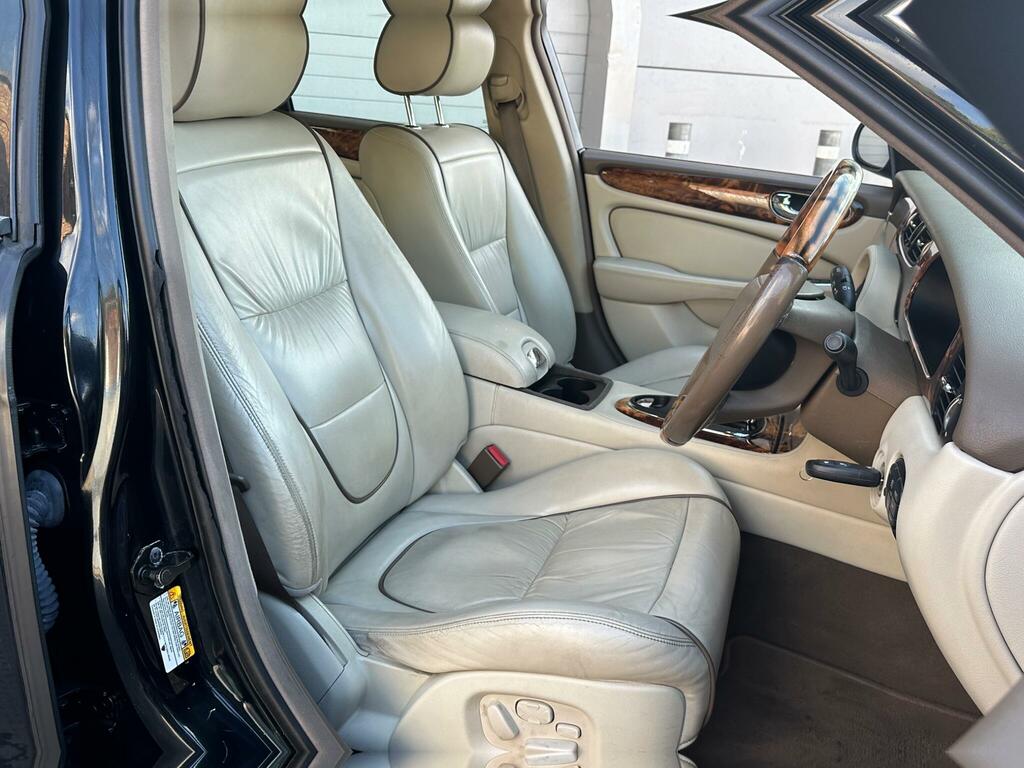 Jaguar XJ Executive Black #21