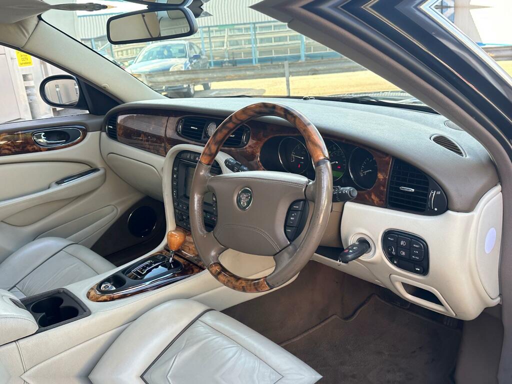 Jaguar XJ 2.7 Tdvi Executive Saloon Silver #3