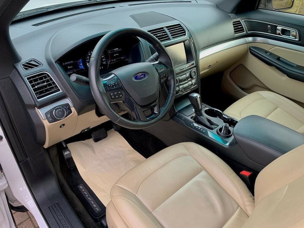 Ford Explorer Suv Red #4