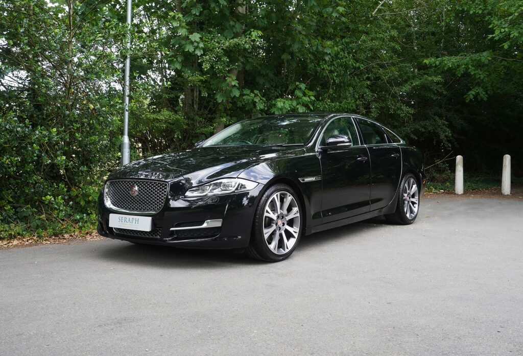 Jaguar XJ 3.0D V6 Portfolio Black #2