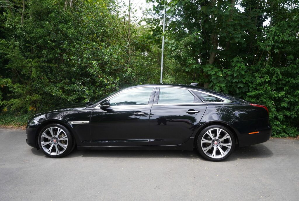Jaguar XJ 3.0D V6 Portfolio Black #3