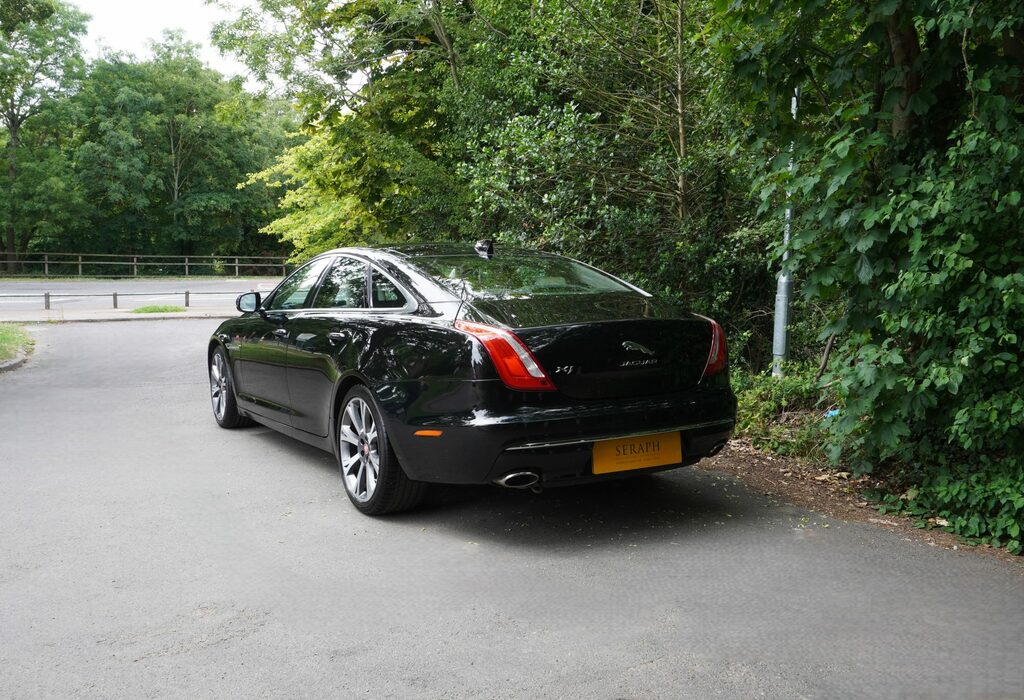 Jaguar XJ 3.0D V6 Portfolio Black #5