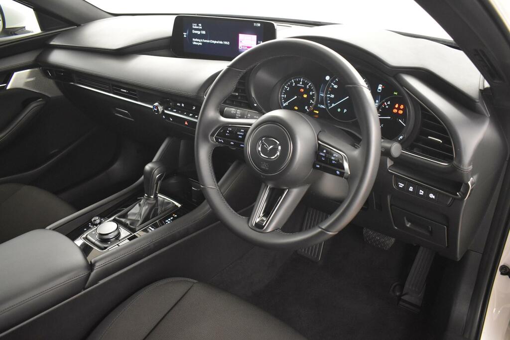 Mazda 3 2.5 E-skyactiv G Mhev 140 Exclusive-line ML25HXZ White #3
