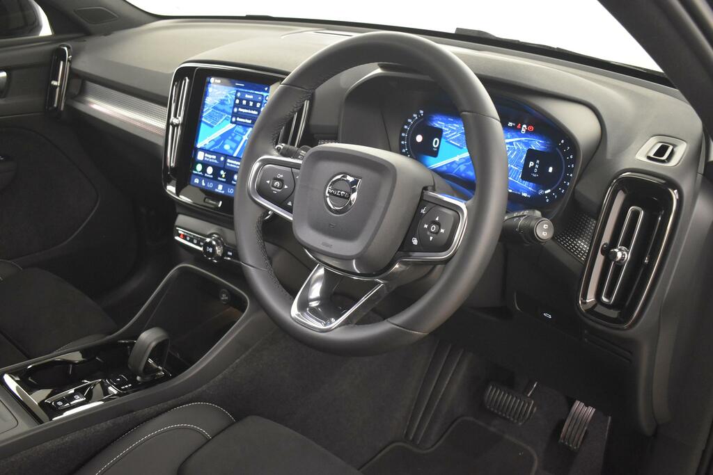 Volvo XC40 2.0 B4p Plus Black Edition BD25UBL Black #2
