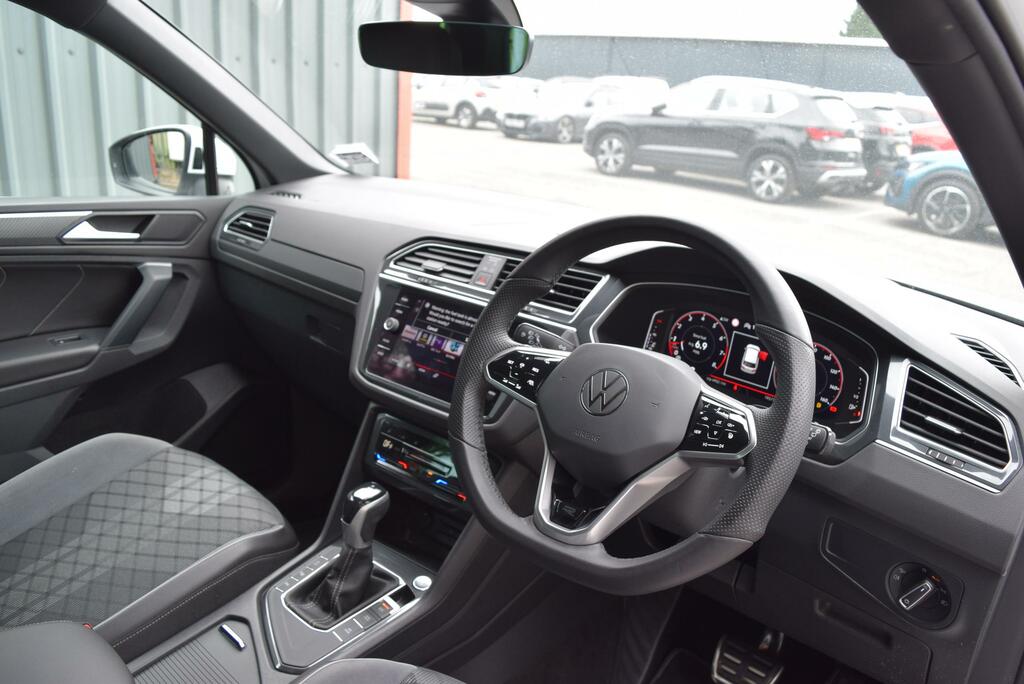 Volkswagen Tiguan 1.5 Tsi 150 R-line Dsg VE22LHR White #3