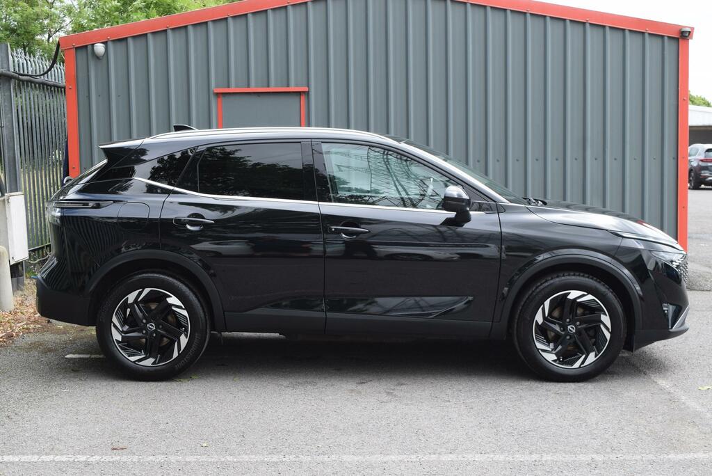 Nissan Qashqai 1.3 Dig-t Mh N-connecta DY75WFP Black #2