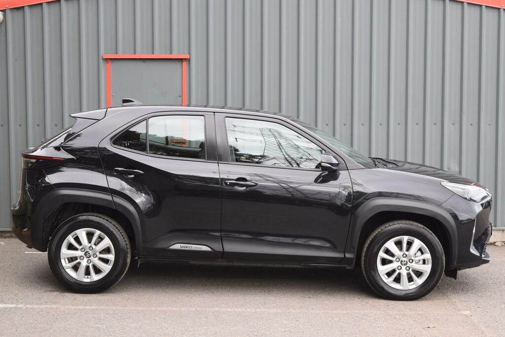 Toyota Yaris Cross 1.5 Hybrid Icon Cvt AMZ4687 Black #2