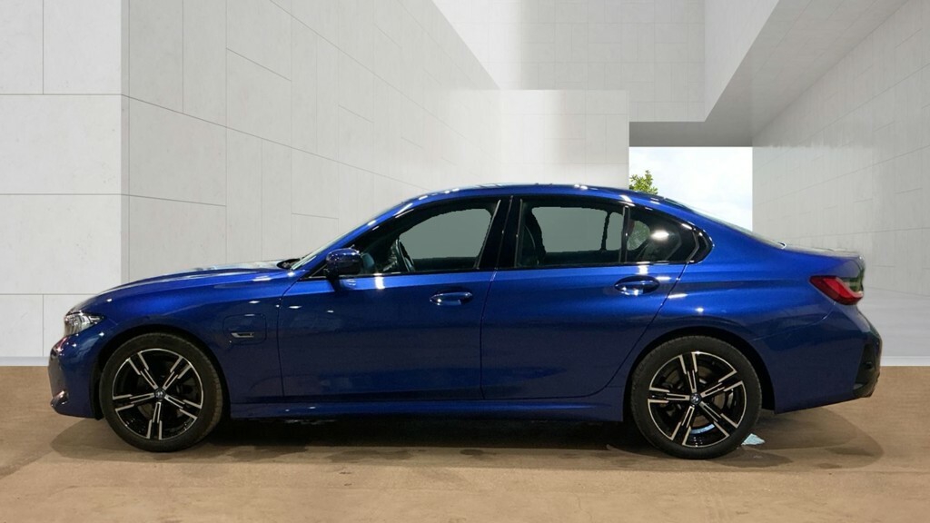 BMW 3 Series 330E M Sport Step YB72RXL Blue #5