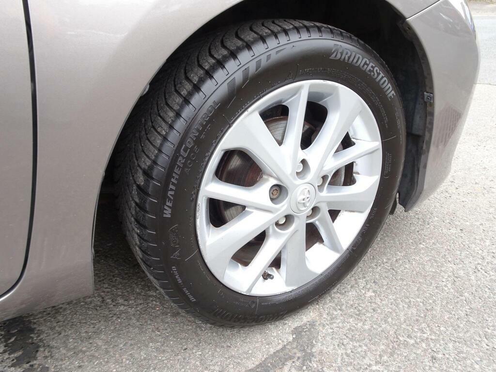 Toyota Auris 1.33 Dual Vvt-i Icon Euro 5 S S Brown #4