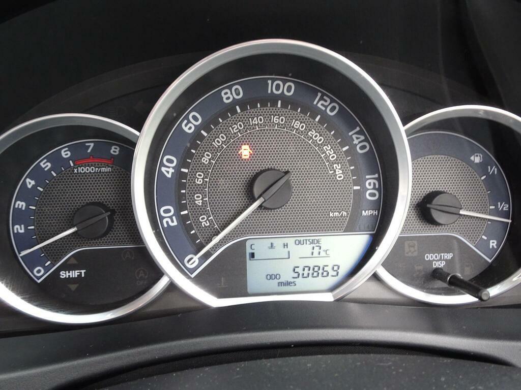 Toyota Auris Excel White #10