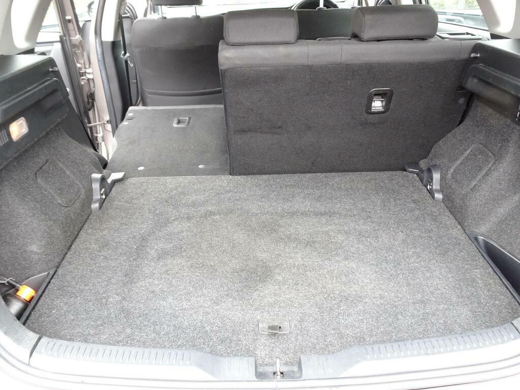 Toyota Auris Excel White #18