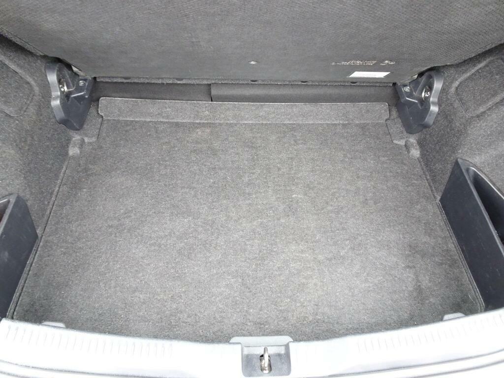 Toyota Auris Excel White #17