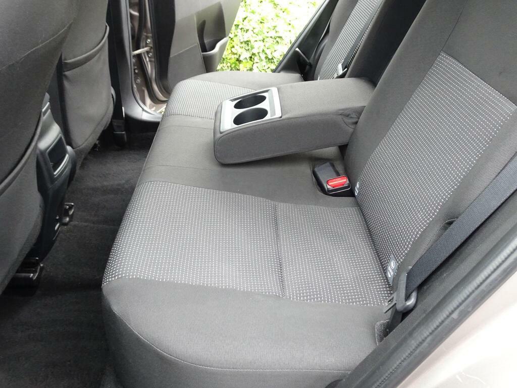 Toyota Auris Excel White #15