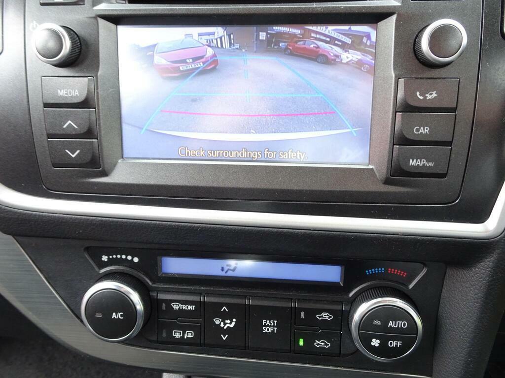 Toyota Auris Excel White #11