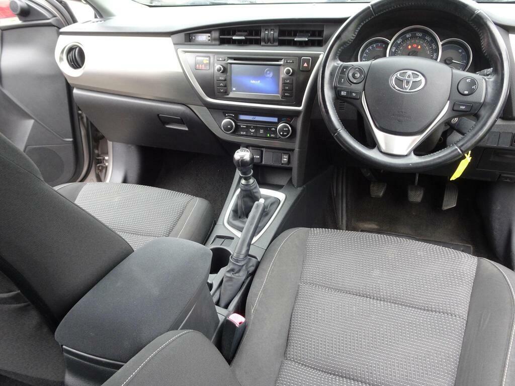 Toyota Auris 1.33 Dual Vvt-i Icon Euro 5 S S Brown #3