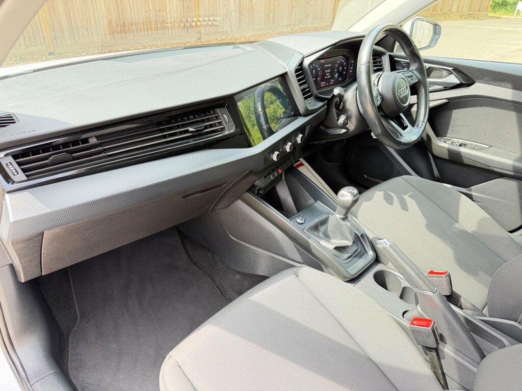 Audi A1 1.0 Tfsi 25 Technik Sportback Euro 6 Ss White #3