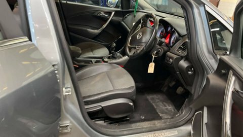 Vauxhall Astra Hatchback Red #6