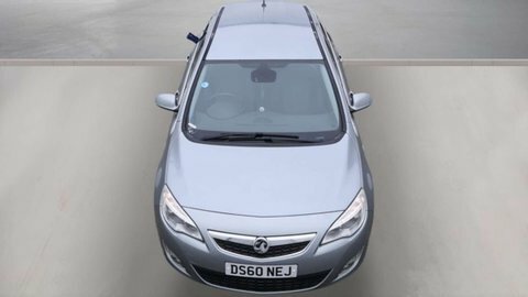 Vauxhall Astra Hatchback Red #4