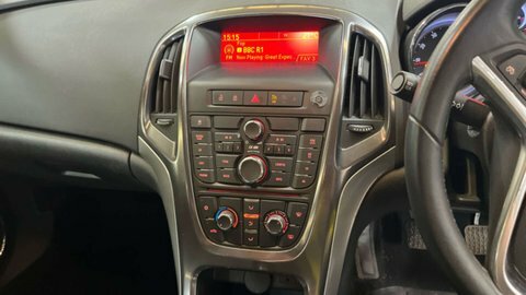 Vauxhall Astra Hatchback Red #8