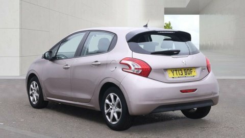 Peugeot 208 1.4 E-hdi Active Pink #4