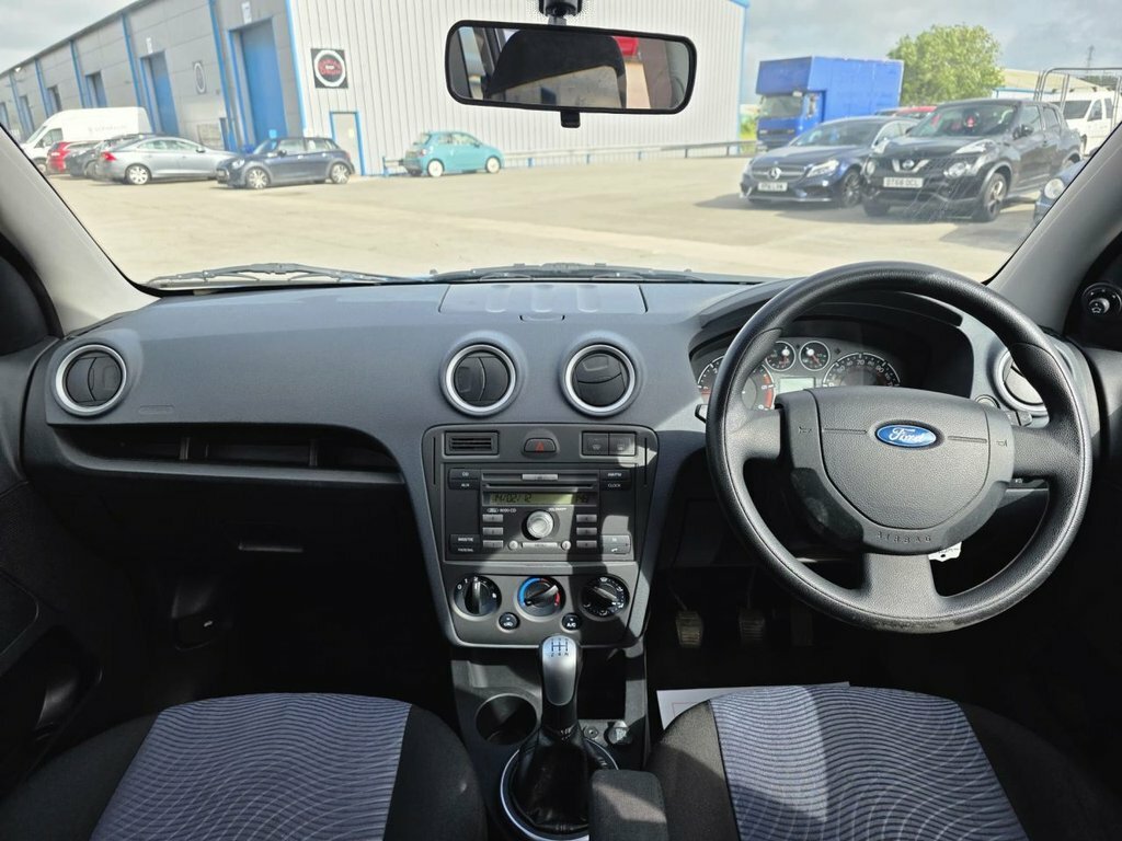 Ford Fusion 1.4 Zetec Climate 68 Bhp Silver #16