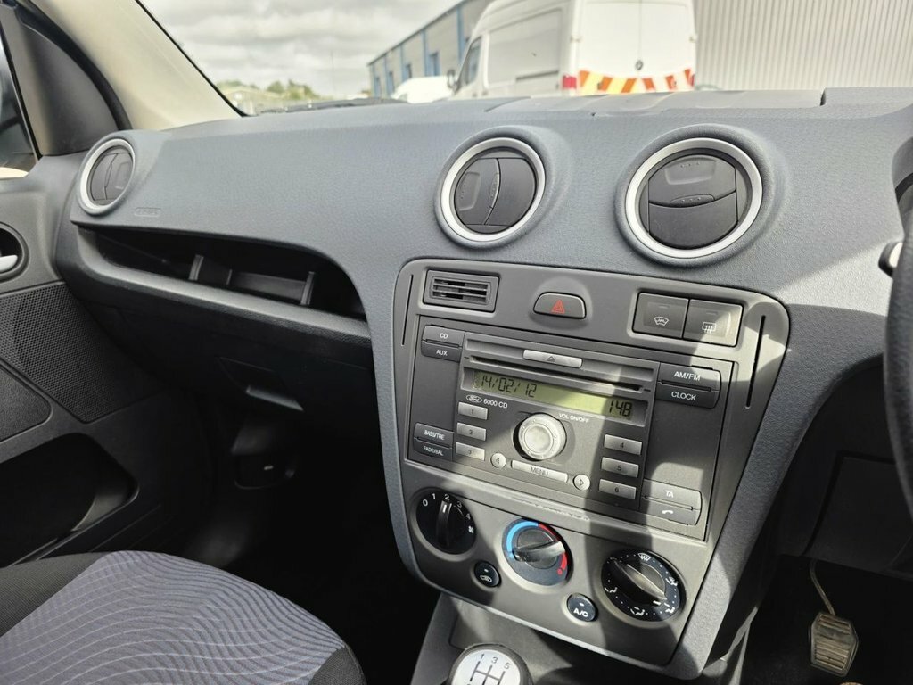 Ford Fusion 1.4 Zetec Climate 68 Bhp Silver #29