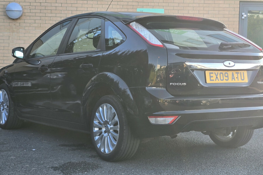 Ford Focus Hatchback Black #3