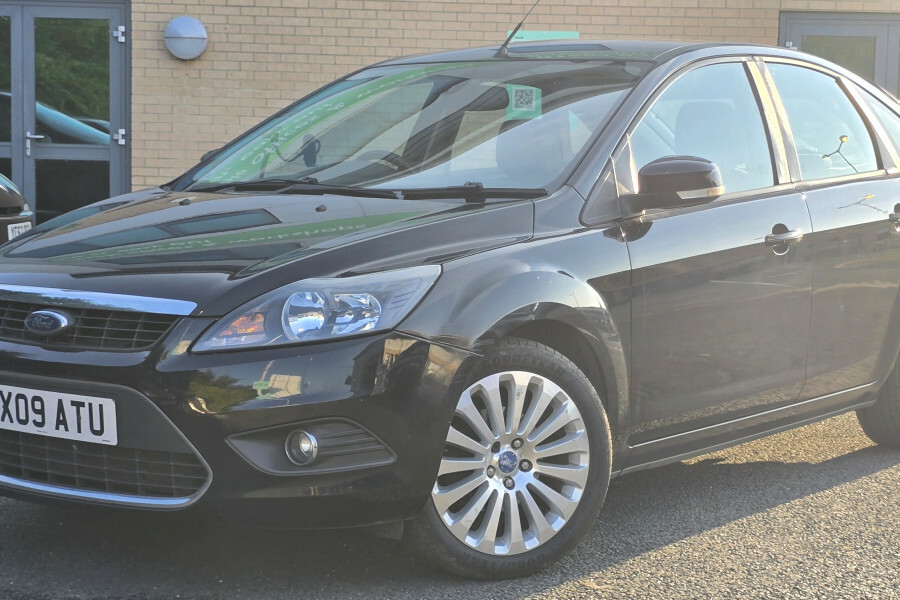 Ford Focus Hatchback Black #2