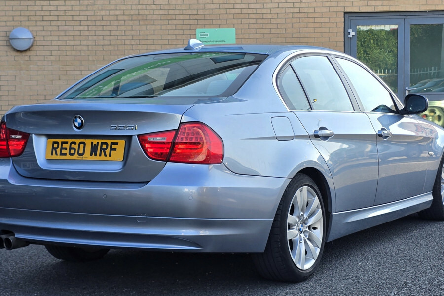 BMW 3 Series Saloon Blue #3