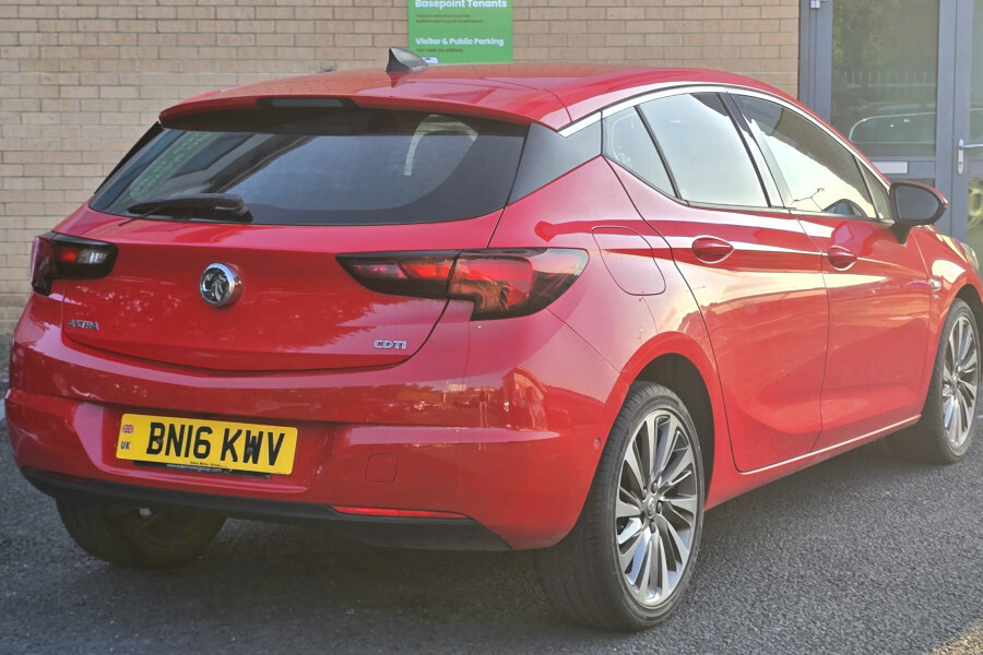 Vauxhall Astra Hatchback Red #3