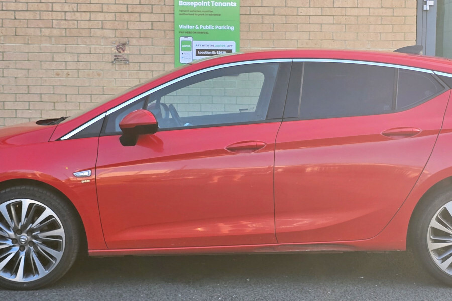 Vauxhall Astra Hatchback Red #6