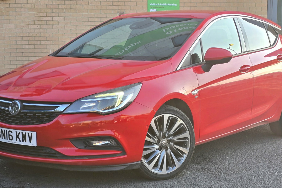 Vauxhall Astra Hatchback Red #2
