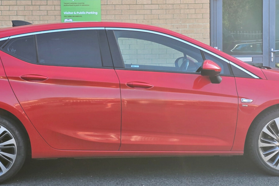 Vauxhall Astra Hatchback Red #5