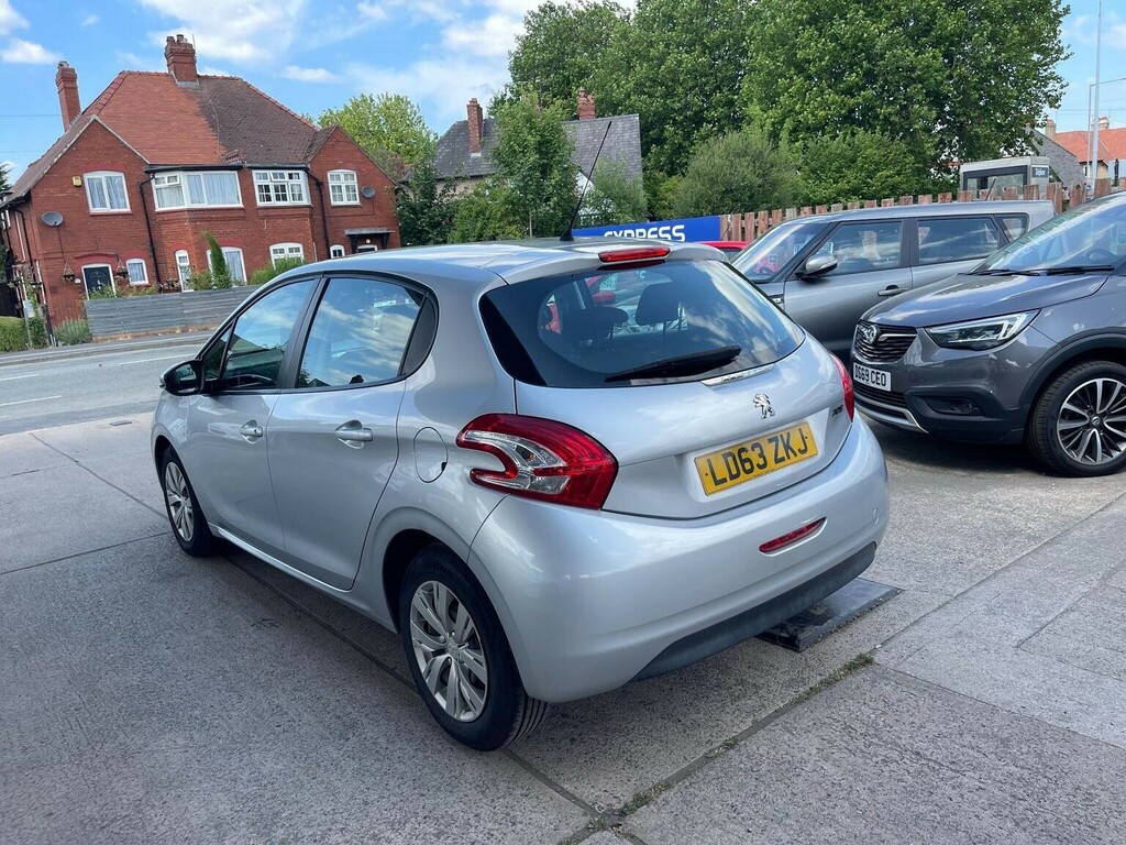 Peugeot 208 Hatchback 1.4 Hdi Access Euro 5 201319 LD63ZKJ Silver #4