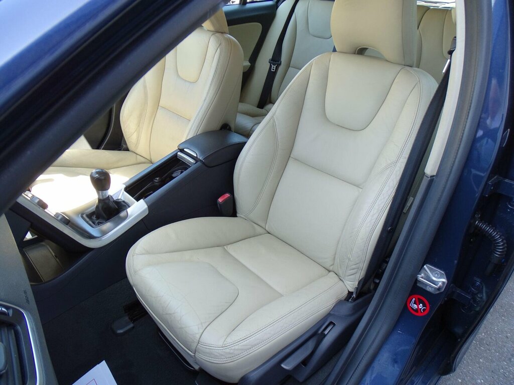 Volvo V60 2.4 D5 Se Blue #25