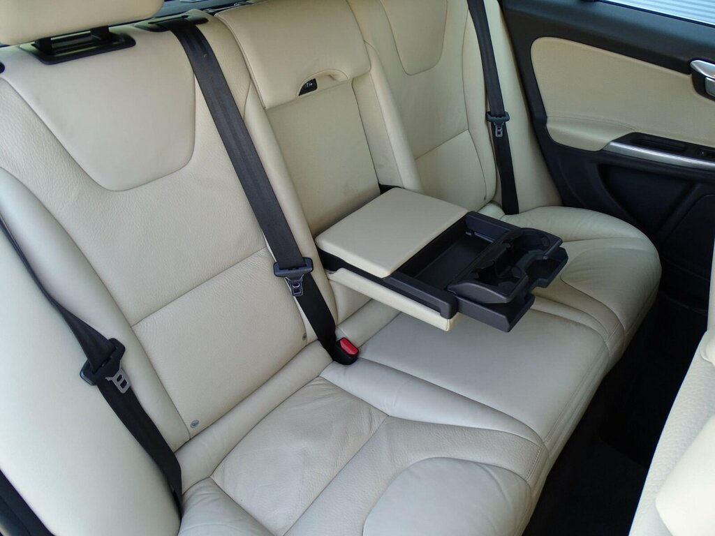 Volvo V60 2.4 D5 Se Blue #23