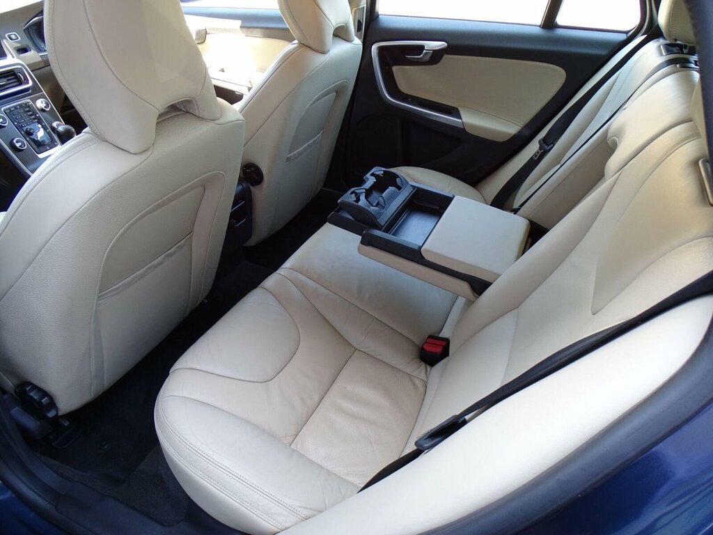 Volvo V60 2.4 D5 Se Blue #27