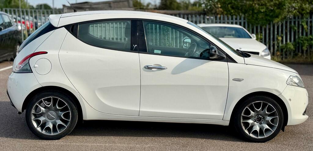 Chrysler Ypsilon Diesel Red #15
