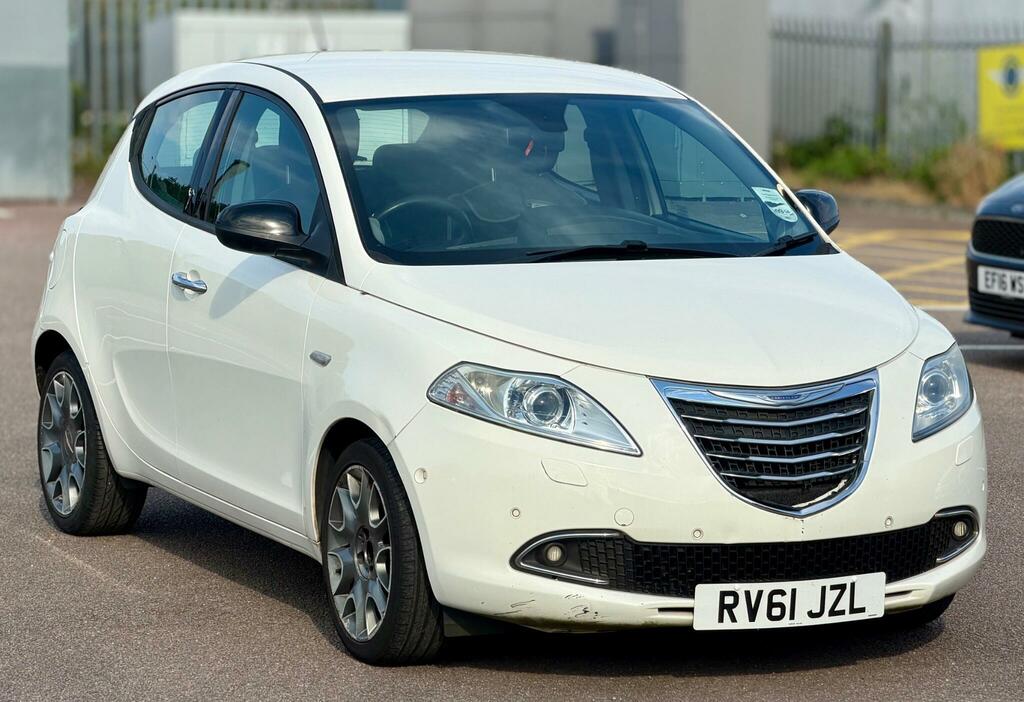 Chrysler Ypsilon Limited RV61JZL White #2