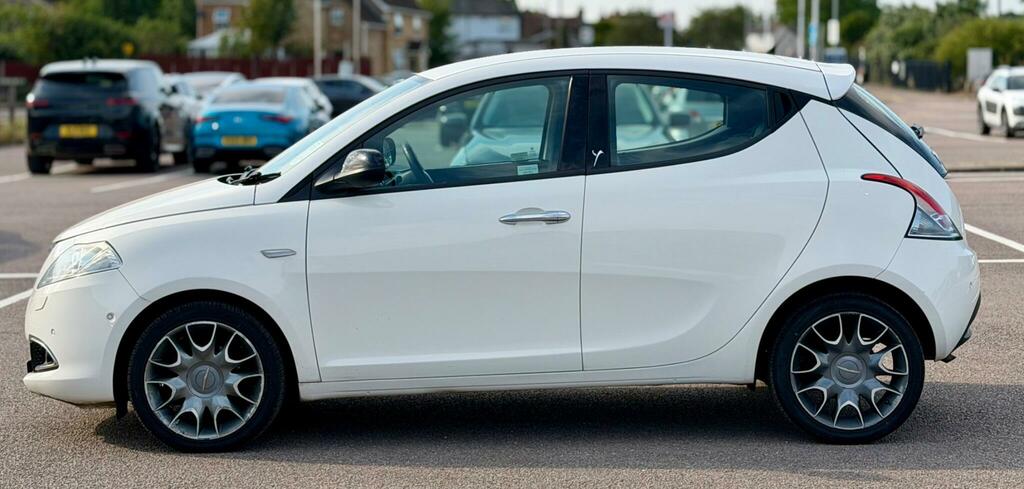 Chrysler Ypsilon Limited RV61JZL White #5