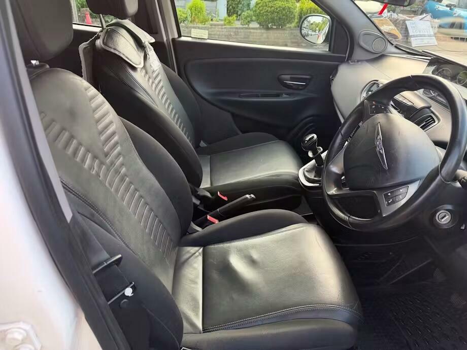 Chrysler Ypsilon Diesel Red #14